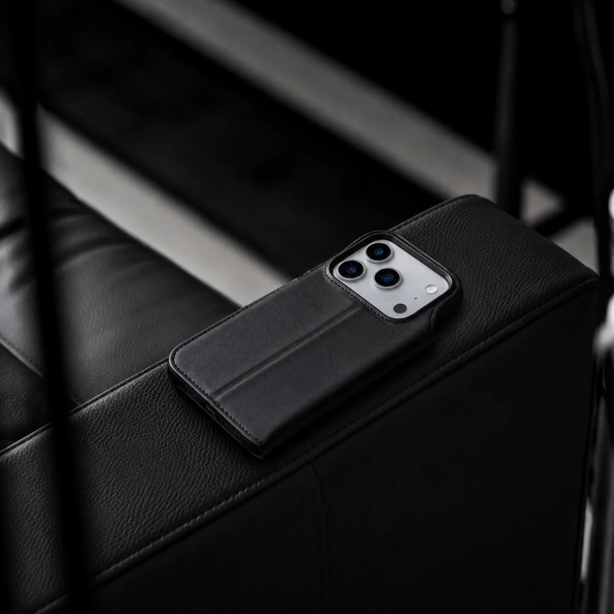 Elite Magic iPhone 17 Pro Detachable Leather Wallet Case